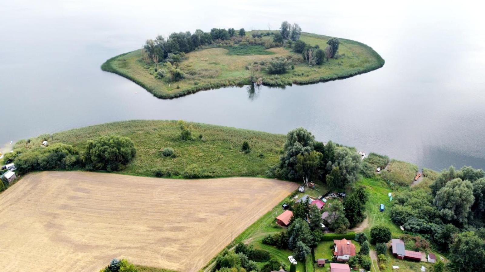 Domek Nad Jeziorem Przy Lini Brzegowej Gorowychy, Pomorze Villa Exterior photo