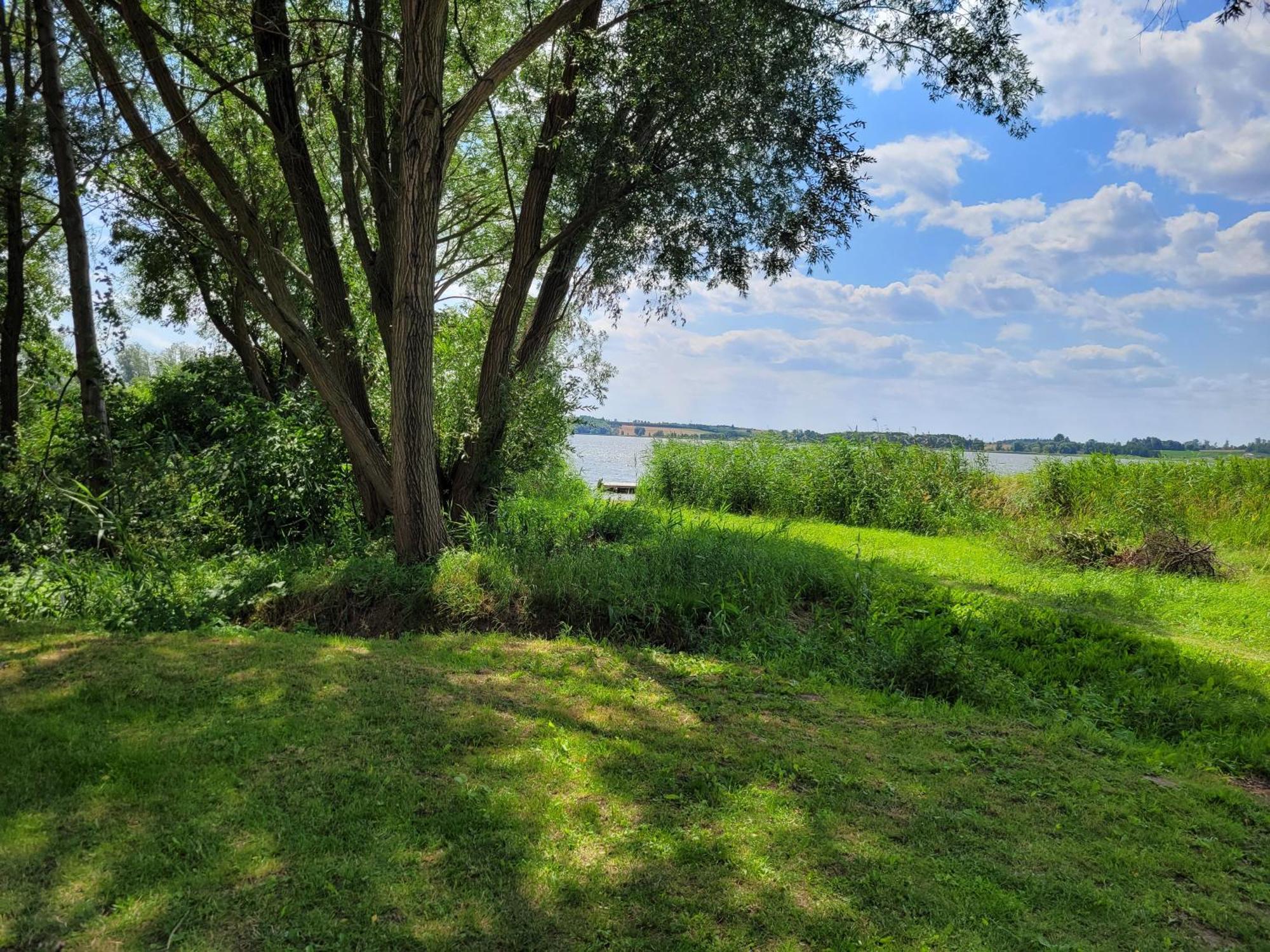 Domek Nad Jeziorem Przy Lini Brzegowej Gorowychy, Pomorze Villa Exterior photo